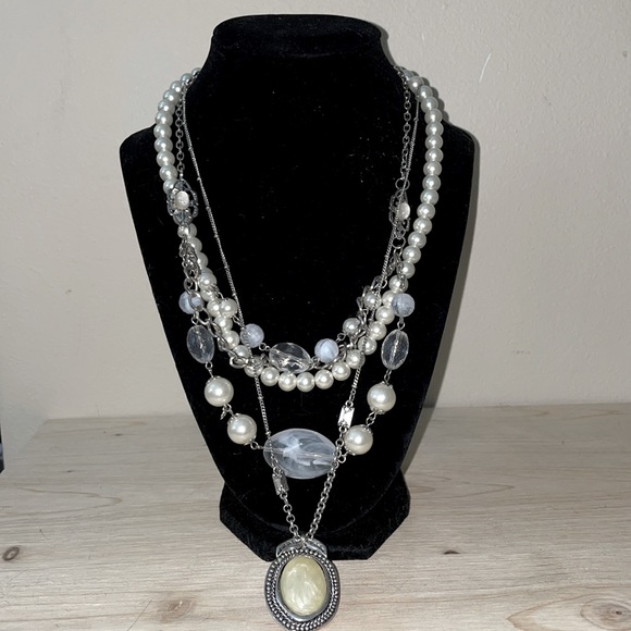3 Silver Tone Pearly Necklaces - Picture 1 of 7